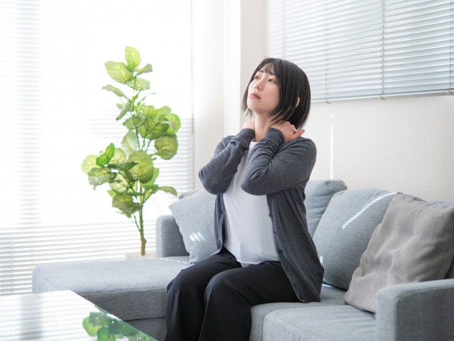 女性　ストレートネック